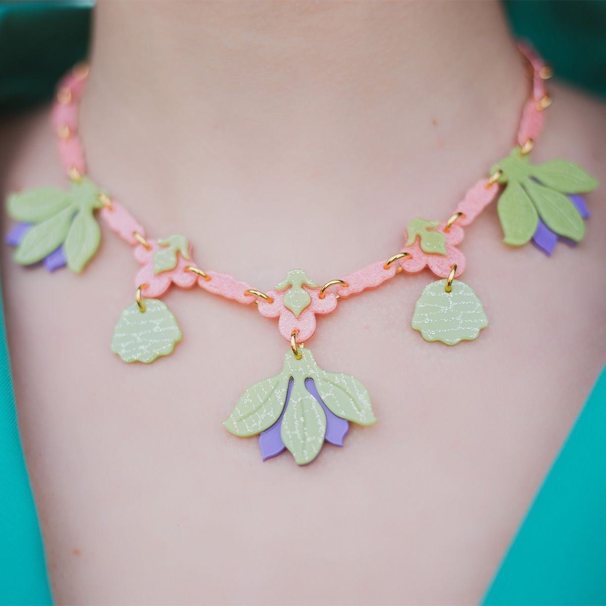 collar loto malva look cuello